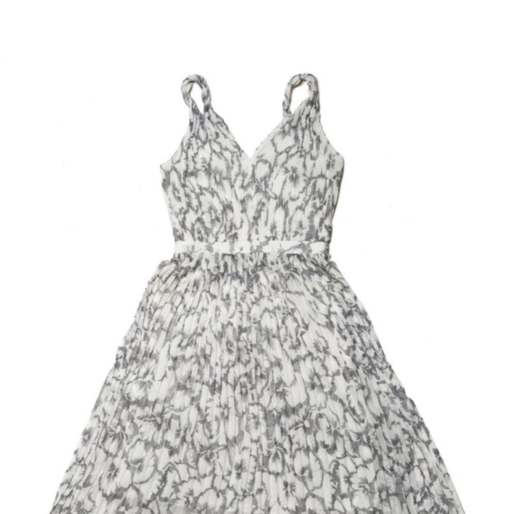 Banana Repulic Sketched Floral Pleated
Midi Dress with pockets - Picture 6 of 15